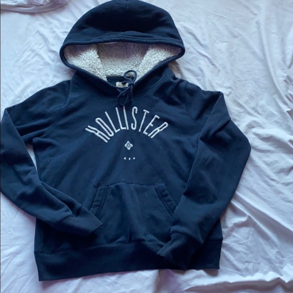 cozy hollister hoodie:)